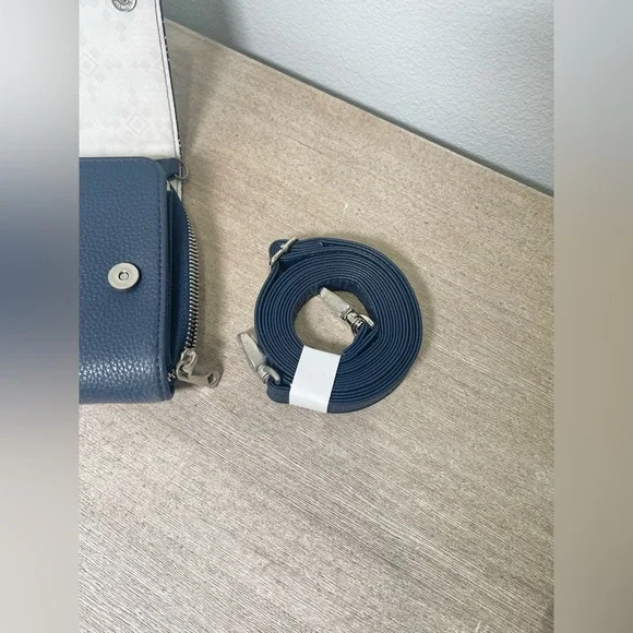 Thirty-One Inspired Crossbody Ltd. Navy and White Geometric Clutch Crossbody NWT - Picture 7 of 9